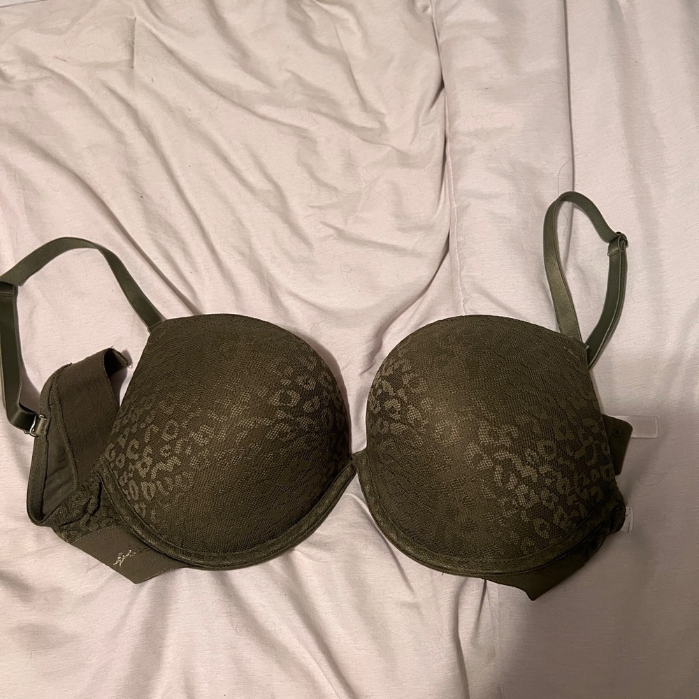 PINK Victoria's Secret Olive Leopard Bra